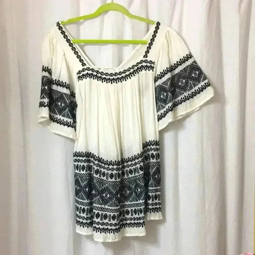 Free people embroidered top Xs R1